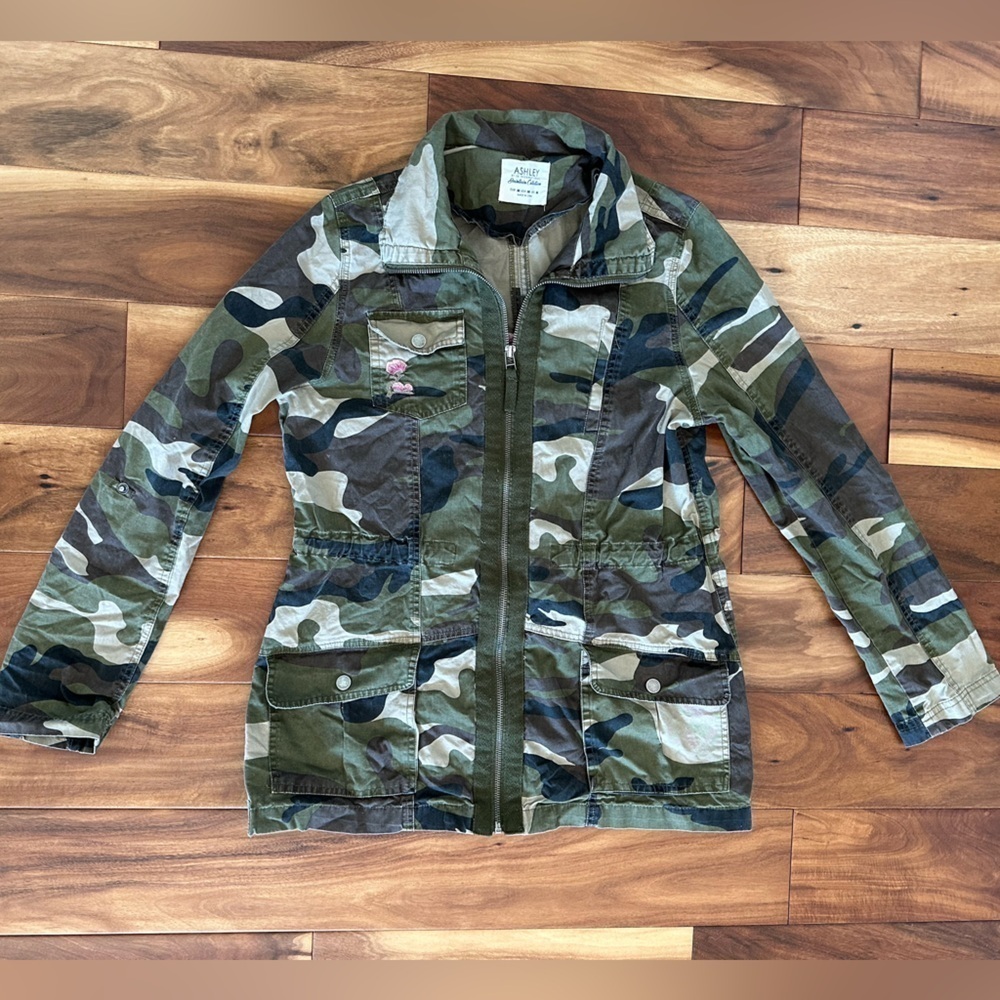 Ashley by 26 International Floral Embroidered Camo Utility Jacket size Medium